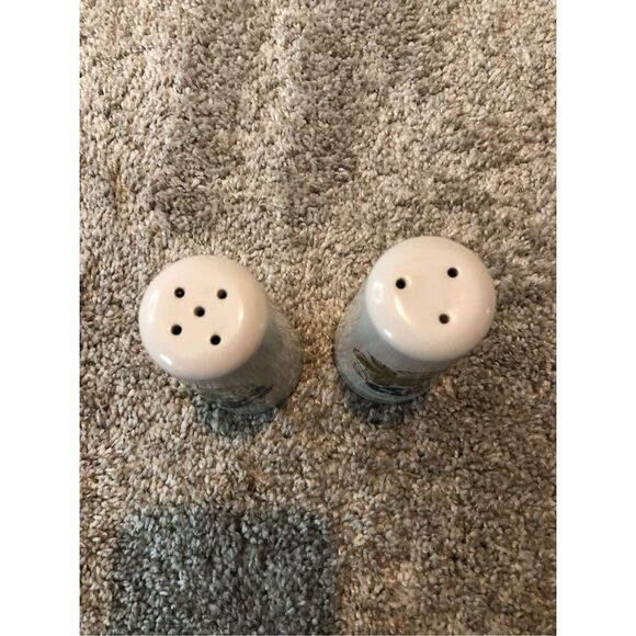 Grape and Leaves Themed Cream Colored Salt and Pepper Shakers - Picture 5 of 8